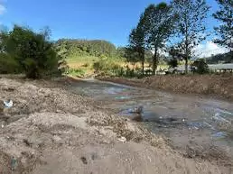 Depredan río Tireo “bajo la mirada cómplice de las autoridades”; FP denuncia empleado MINERD interceptado con camión cargado portaba factura de RD$10 mil “a razón de 500 por viaje”