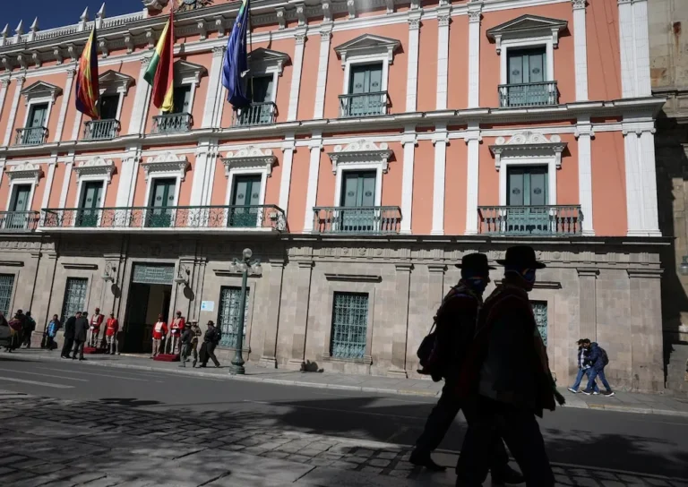 El "giro a la derecha" tras las elecciones reduce en más de 300 puntos el riesgo país de Bolivia