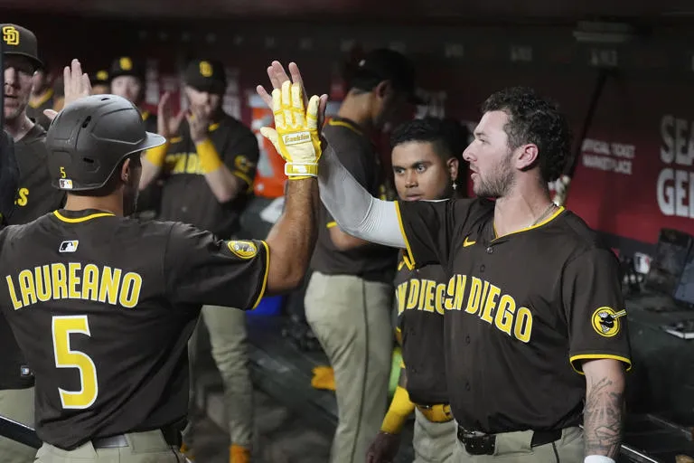 Arráez impulsa rally de cinco carreras en la 11ª; Padres superan 10-5 a los Diamondbacks