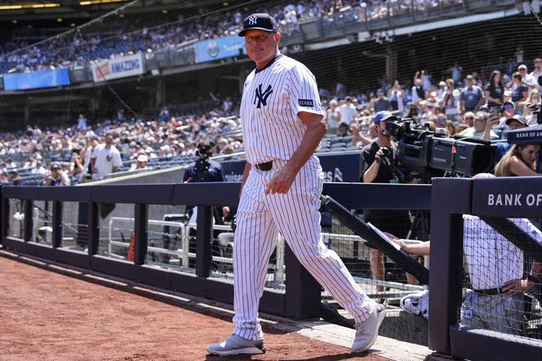 Clemens Regresa a Yankee Stadium y Reviven la Controversia del Bate con Piazza