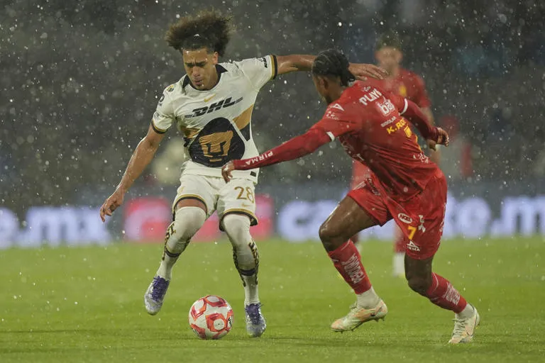 Keylor Navas Debuta en CU con un Empate 1-1 Bajo la Lluvia