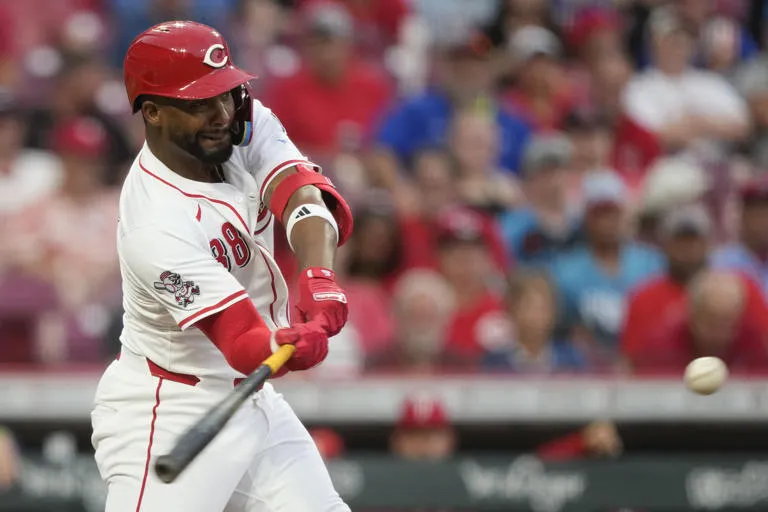 Brady Singer y Spencer Steer Lideran la Victoria 6-1 de los Reds sobre Phillies