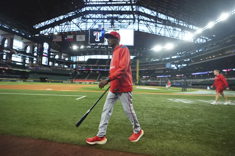 Batea el primer lanzamiento: los Angels arrollan 4-0 a los Rangers con jonrón inmediato
