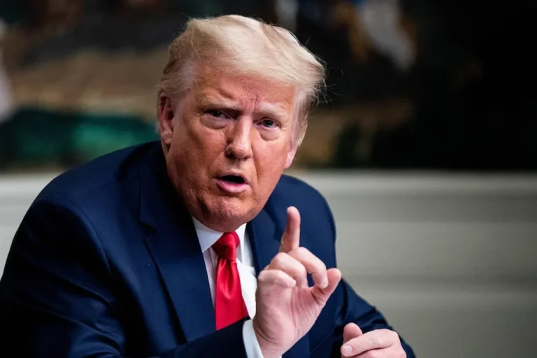 Trump duplica aranceles a productos de India al 50 % por seguir comprando crudo ruso