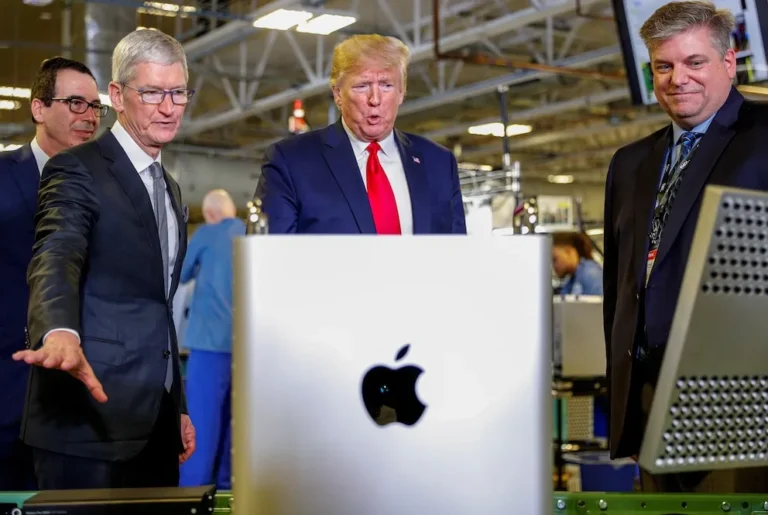 Trump y Apple preparan inversión de USD 100 000 millones en EE. UU. en medio de presiones arancelarias