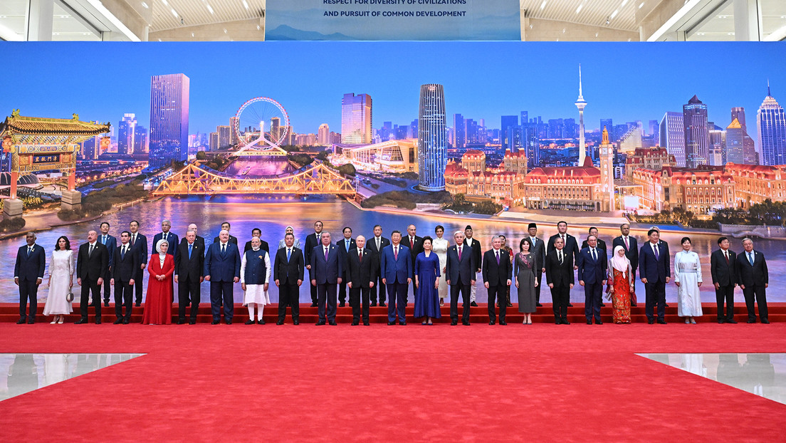Los líderes de la OCS se toman la foto oficial de la 25.ª cumbre en China