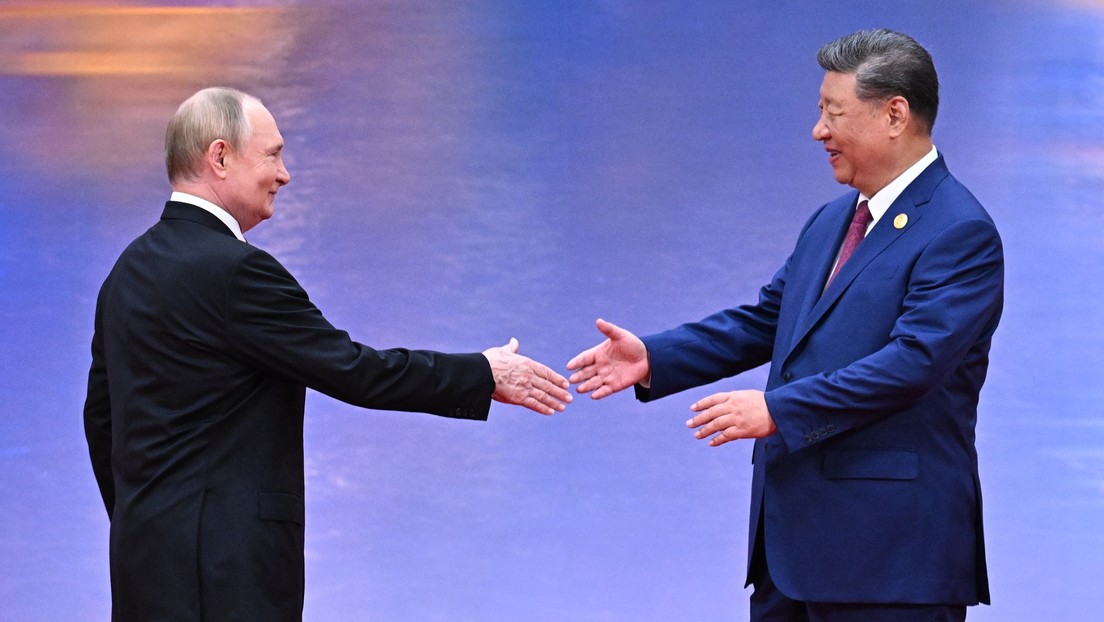 Xi saluda a Putin en el marco de la cumbre de la OCS