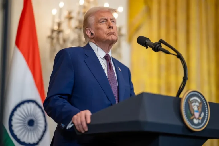 Estados Unidos activa aranceles del 50 % a exportaciones de India por compras de petróleo ruso