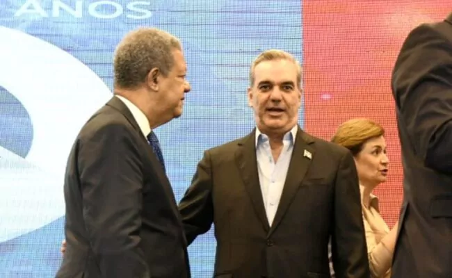 Sigue la "Guerra del Pollo" entre el Presidente Luis Abinader y el expresidente Leonel Fernández
