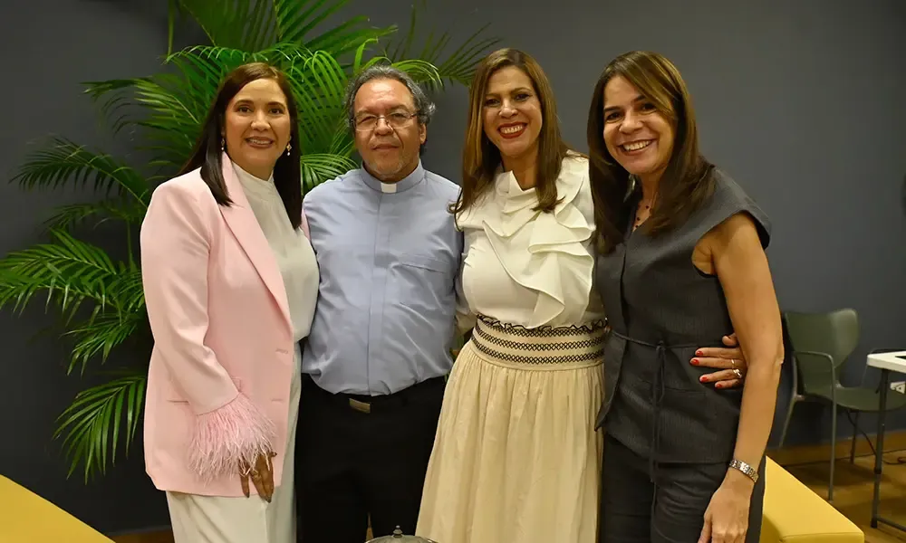 Alexandra Ureña lanza su libro “Avecilla en vuelo” celebrando la literatura dominicana