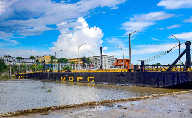 Conductores se quejan por cierre del puente flotante pese a aviso previo
