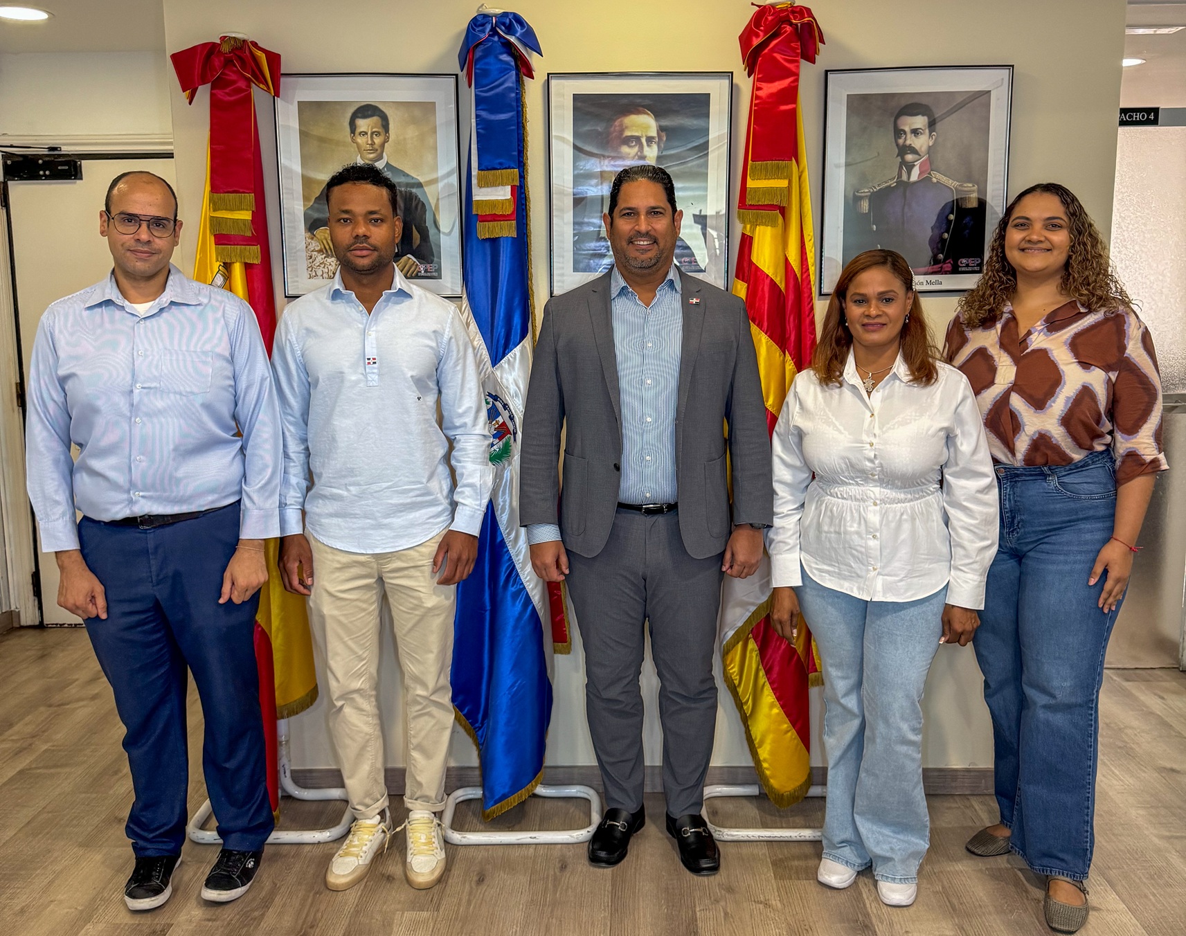 BARCELONA: Consulado RD recibe a chef Osorio Mojica