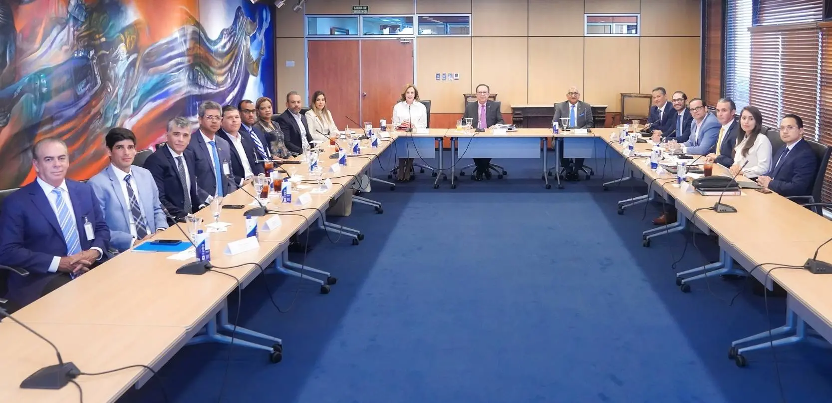 Tres prioridades asumidas en encuentro con banqueros
