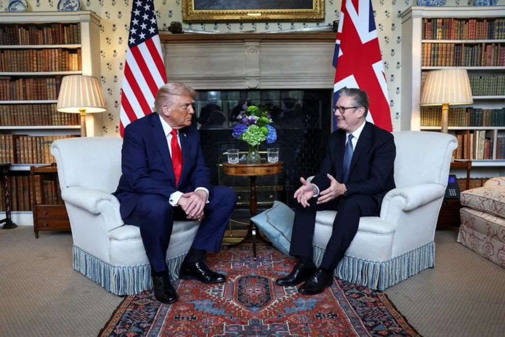 Trump aprovecha su reunión con Starmer para enviar señales diplomáticas: desconfianza hacia Putin y respaldo a Netanyahu