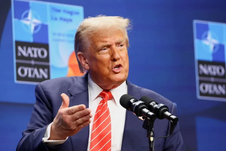 Trump exige a la OTAN dejar de comprar petróleo ruso antes de imponer más sanciones