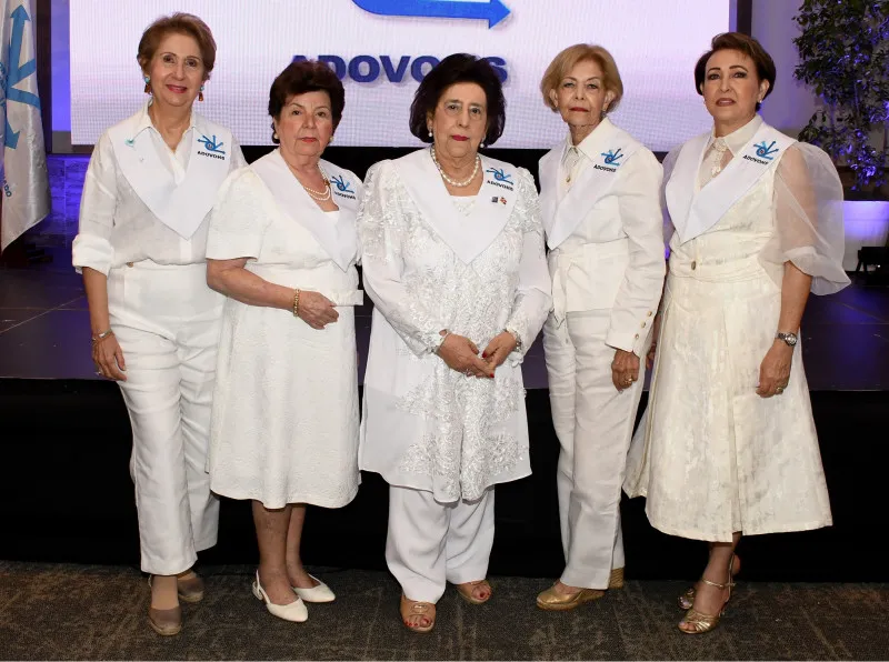 Adovohs celebra 52 años de servicio solidario con almuerzo y reconocimiento a voluntarios