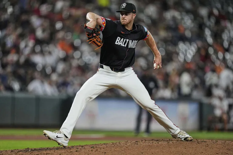 “Rogers reduce su ERA a 1.35 con dominio absoluto: Orioles derrotan 4-2 a los Yankees