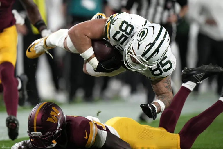 Jordan Love y Tucker Kraft lideran a los Packers a triunfo 27-18 sobre los Commanders