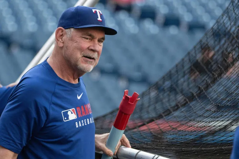 Bruce Bochy deja el cargo como manager de los Rangers tras tres años y un título de Serie Mundial