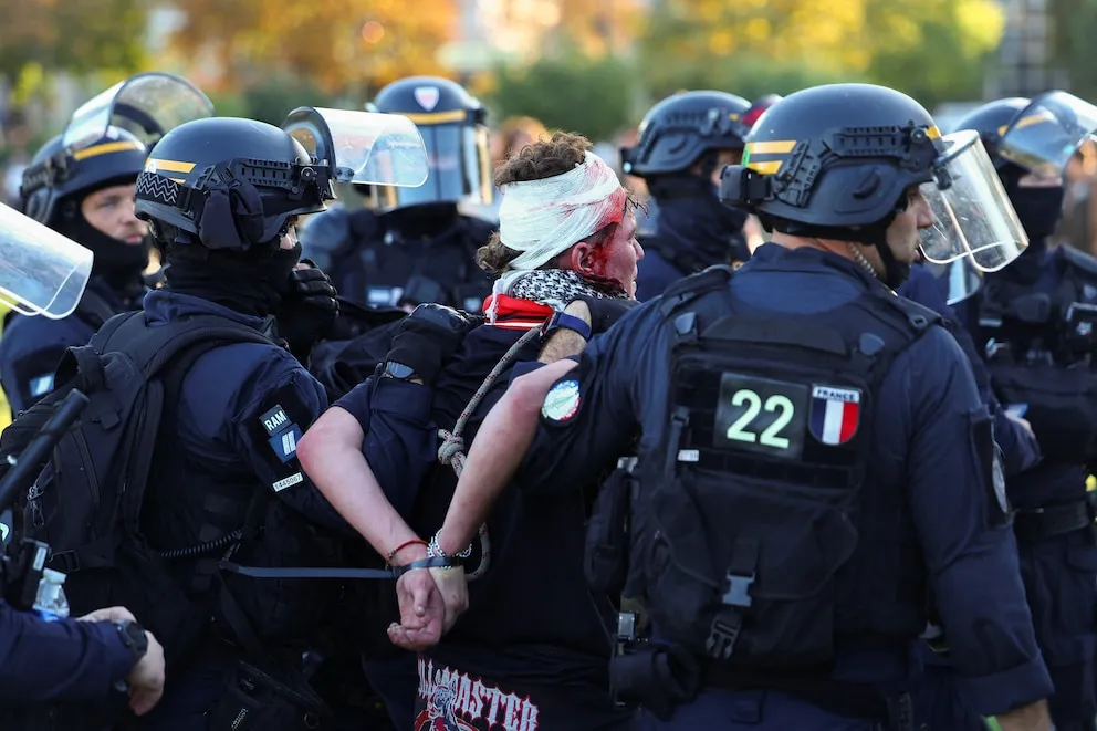 Huelga en Francia: más de 300 detenidos y enfrentamientos por ajuste fiscal del gobierno