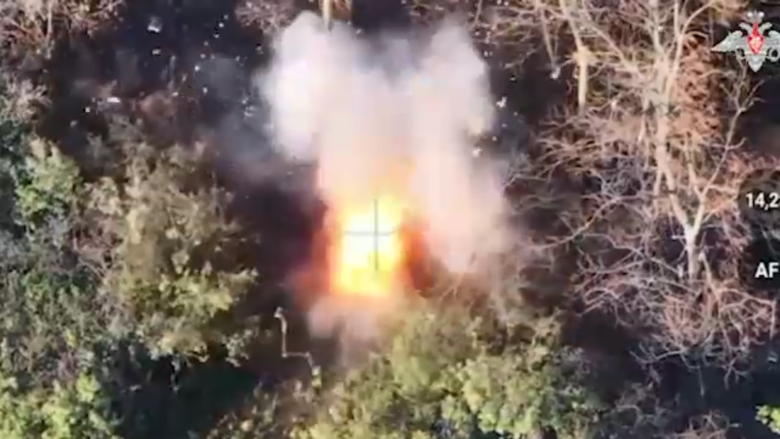 Operadores de drones rusos 'desentrañan' bosques con material bélico oculto