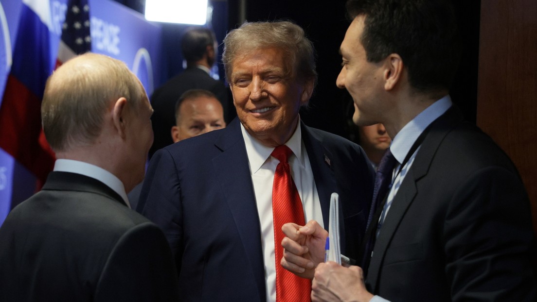 "Trump no carece de humor": Putin comenta la publicación sobre una "conspiración" сontra EE.UU.