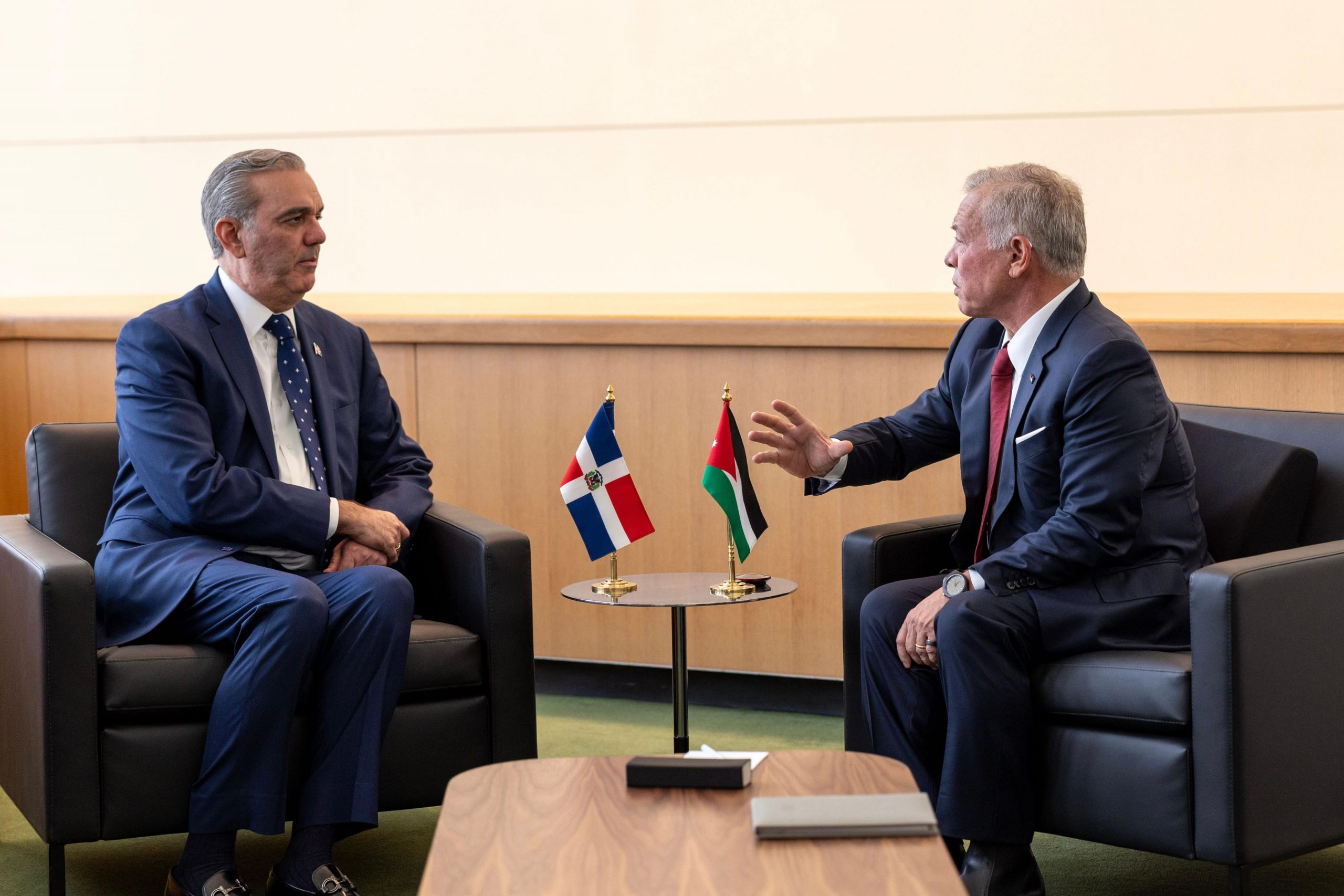 Presidente Abinader trata con el Rey de Jordania temas comunes