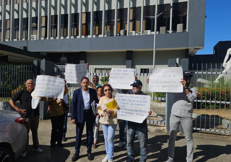 Exigen al CEA agilizar proceso de titulación tras más de 25 años de espera