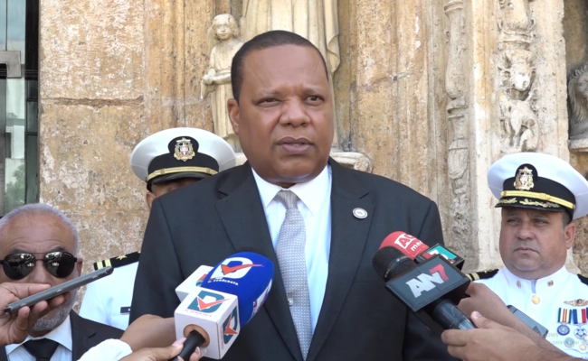 Eddy Alcántara llama "criminal" a Leonel Férnandez por declaraciones sobre precio de carne de pollo