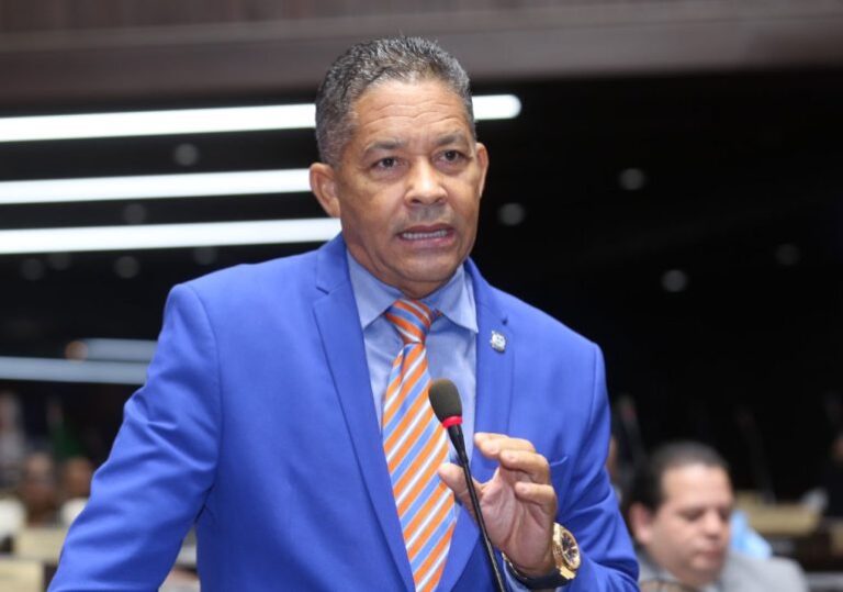 Eugenio Cedeño defiende al diputado Ángel Sánchez: "Siga dando huevos y guineos"