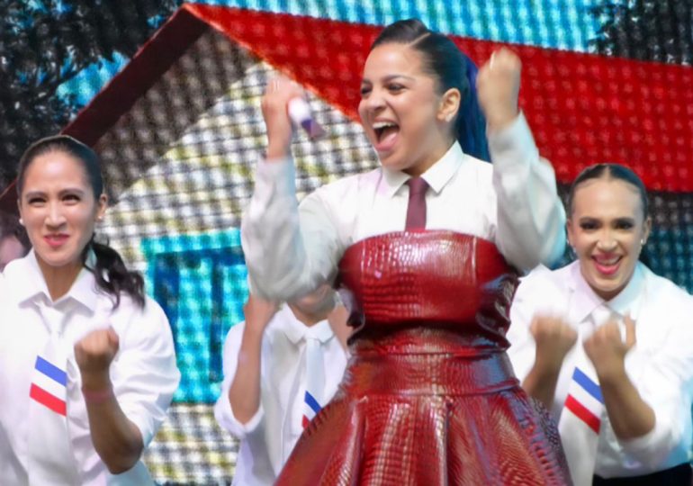 Lee Burgos deslumbra en Times Square con “A Pedir Su Mano” de Juan Luis Guerra en el espectáculo “Dominicana La Bella”