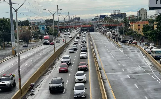 Residentes de Santo Domingo Este piden asistencia ante inundaciones críticas en sus sectores