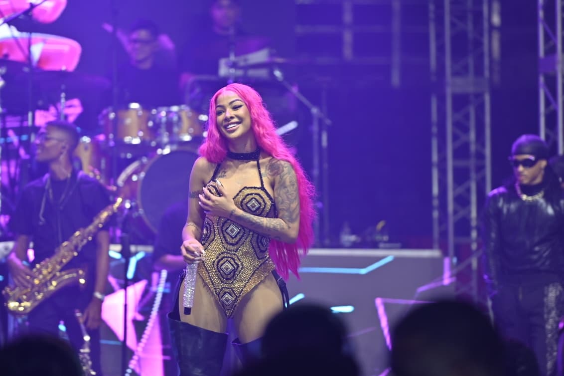 Yailin La Más Viral hace vibrar a sus “chiviricas” con presentación en Gran Arena del Cibao
