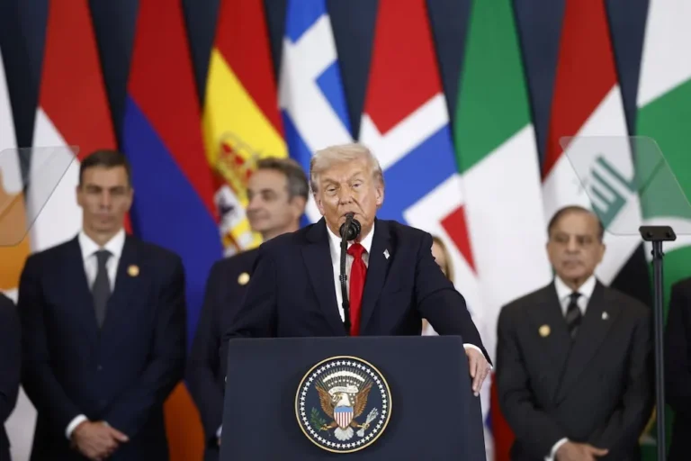 🕊️ Trump lidera la firma del acuerdo con Egipto, Qatar y Turquía: “Tenemos paz”