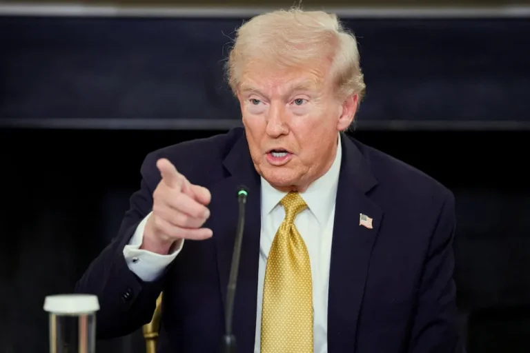 “Donald Trump anuncia el fin inmediato de todas las negociaciones comerciales con Canadá”