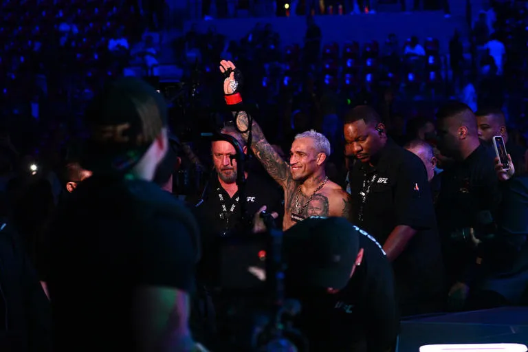 🥊 Charles Oliveira gana bono de $50,000 en UFC Río