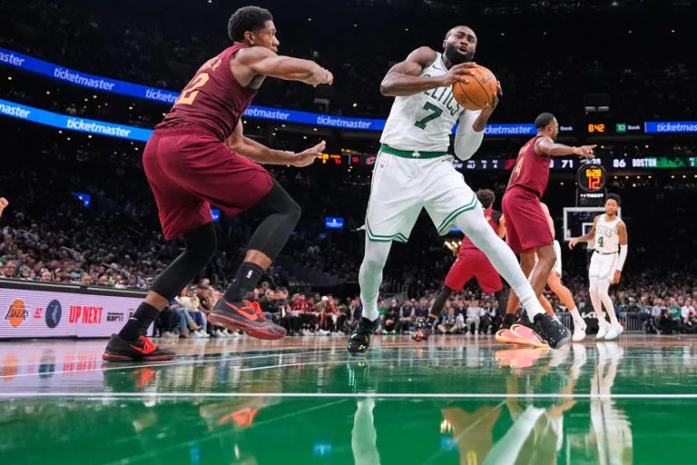 Jaylen Brown anota 30 puntos y Boston Celtics rompen la racha ganadora de los Cleveland Cavaliers