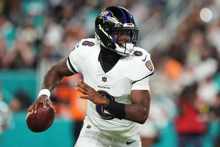 💥 ¡LAMAR JACKSON VUELVE Y AVASALLA! 4 PASES DE ANOTACIÓN Y los Baltimore Ravens aplastan 28-6 a los Miami Dolphins