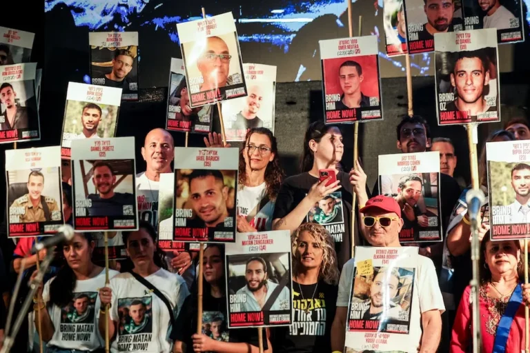 🕊️ Uno por uno: quiénes son los 20 rehenes vivos que Hamas ha prometido liberar (incluyen 3 argentinos)
