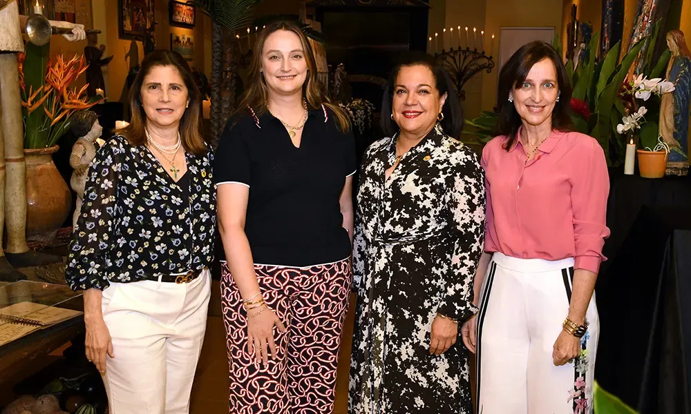 Abre exposición de arte sacro de Patricia Reid en Santo Domingo