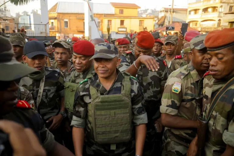 🇺🇸 EE. UU. pide una solución pacífica en Madagascar tras toma de poder militar