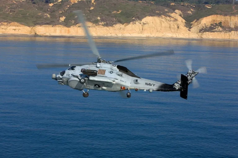 🔥¡ALARMA EN EL MAR DE CHINA MERIDIONAL!🔥 Dos aviones de la Marina de EE.UU. se estrellan en operaciones rutinarias