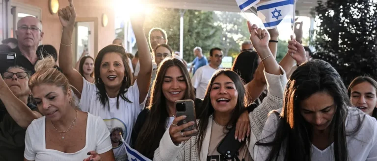🕊️ Hamas inicia la liberación de rehenes israelíes tras el acuerdo de alto el fuego en Gaza
