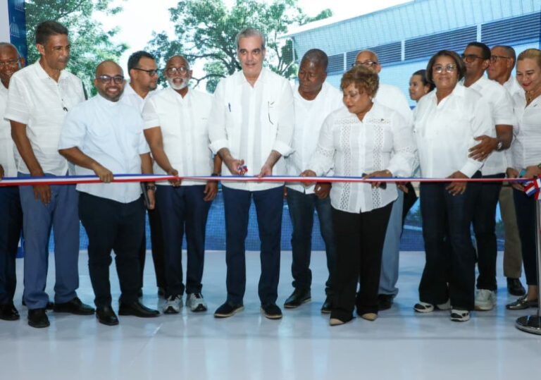 Presidente Abinader pone fin a más de 60 años de espera con la inauguración del Polideportivo Club Rafael Osvaldo Mercedes “CROM” en Villa Mella