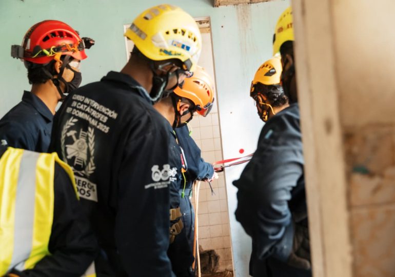 Bomberos del DN reciben entrenamientos internacionales gracias al apoyo de Carolina