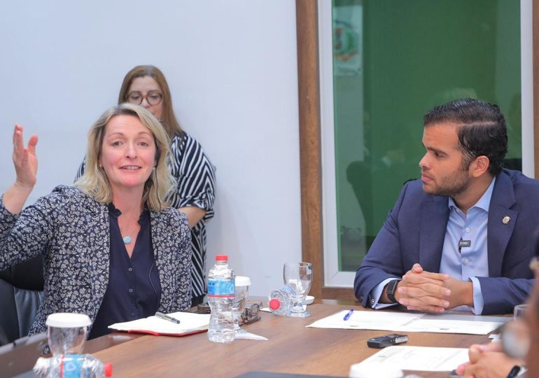Diputado Vicente Sánchez Henríquez recibe delegación parlamentaria británica para fortalecer la cooperación tecnológica entre ambos países