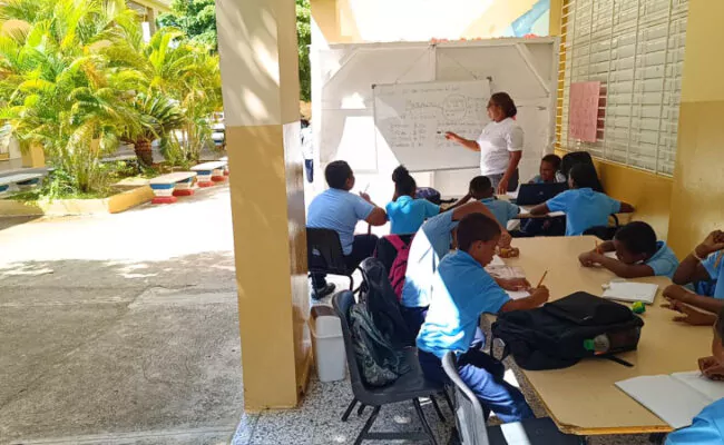 Educación pública recibiría en 2026 RD$14,707 millones menos que lo correspondiente al 4% del PIB; Colectivo Ciudadano denuncia violación a Ley General Educación se mantiene desde 2025
