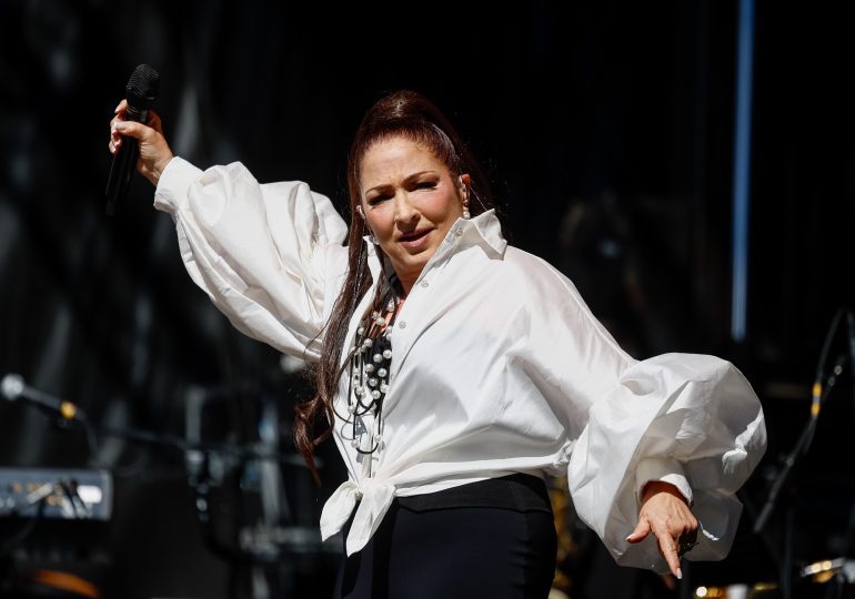 Gloria Estefan conquista Madrid con un canto a la unidad en la fiesta de la Hispanidad