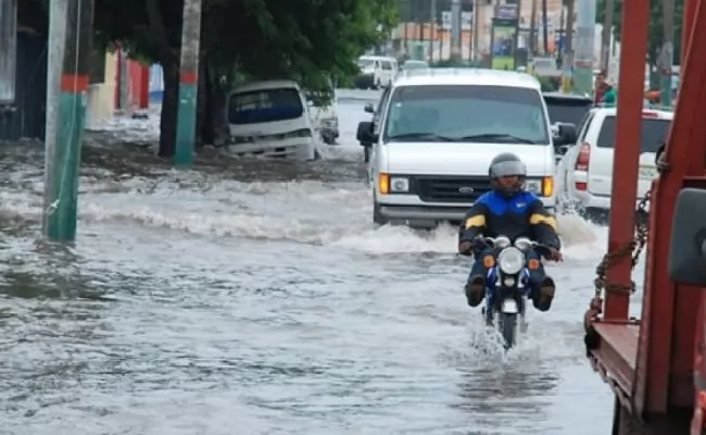 Indomet pronostica para este lunes copiosos aguaceros acompañados de tormentas eléctricas y ráfagas de viento en varias provincias del sur