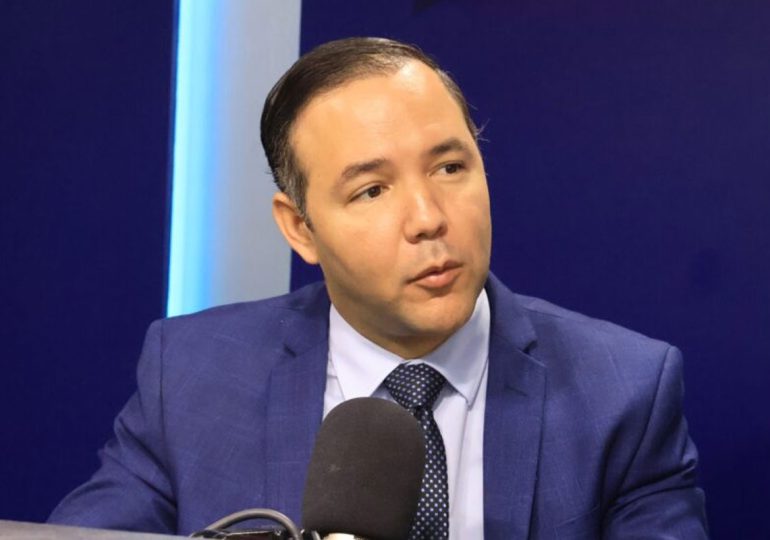 Johnny Pujols: Tarjeta Joven es una política suelta y sin propósito